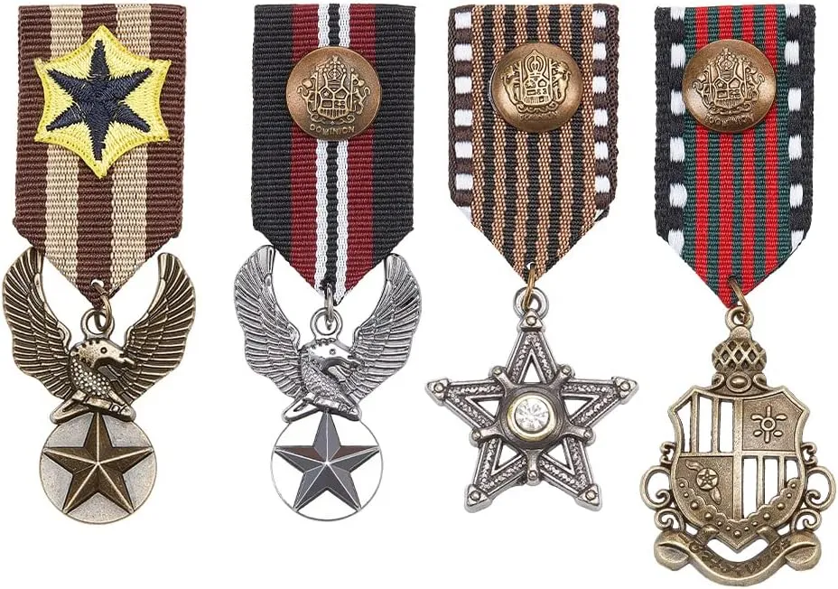 AHANDMAKER 4Pcs Costume Military Badge Medal, 4 Style Alloy Medal Brooch Pin, Military Hero Combat Medals Brooch, Shield Eagle and Star Navy Military Badge for Women Men Coat Jacket Uniform Costume