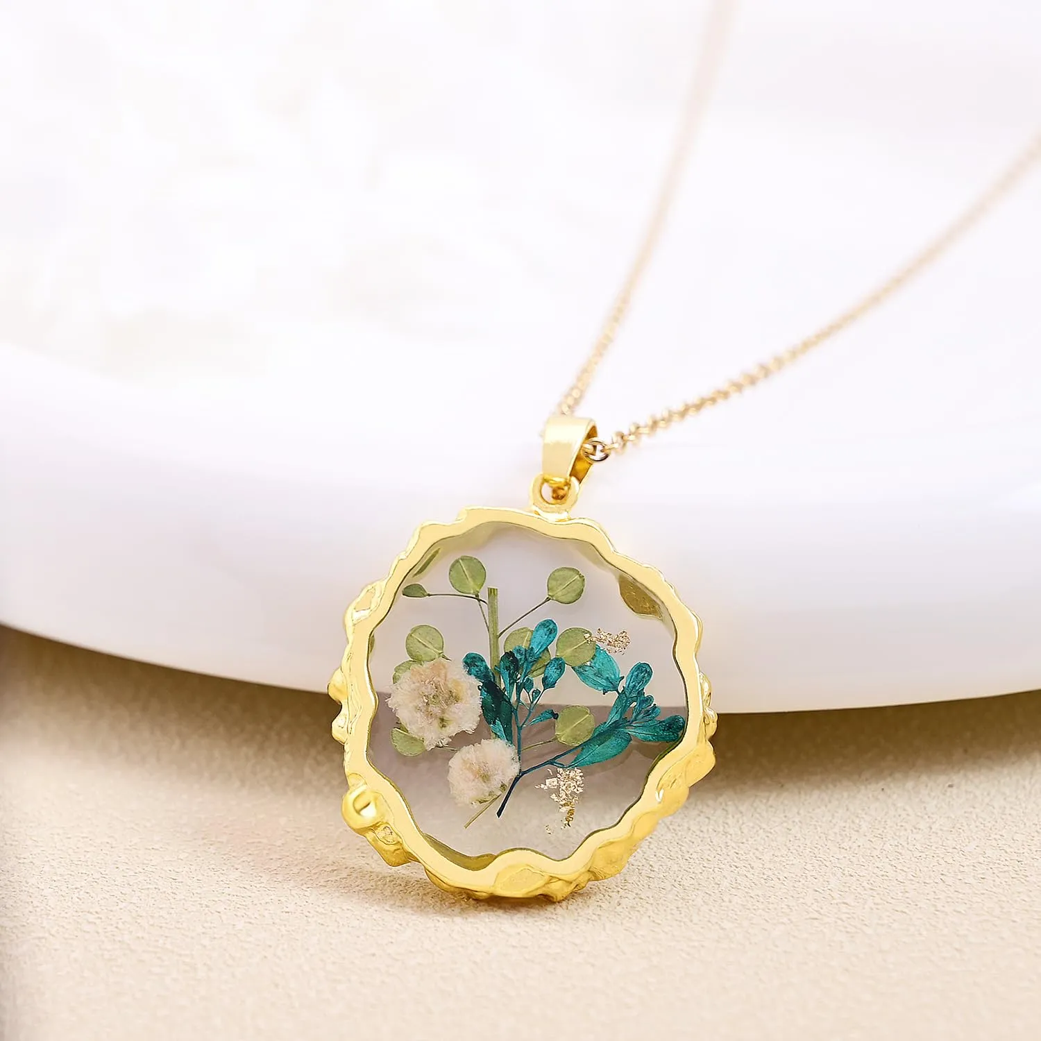 Birth Flower Necklaces for Women,January Month Real Pressed Flower Necklace,Boho-Style Personalized Jewelry,Handmade Floral Pendant,Thoughtful Gift for Christmas,Birthday|18" (Gold)