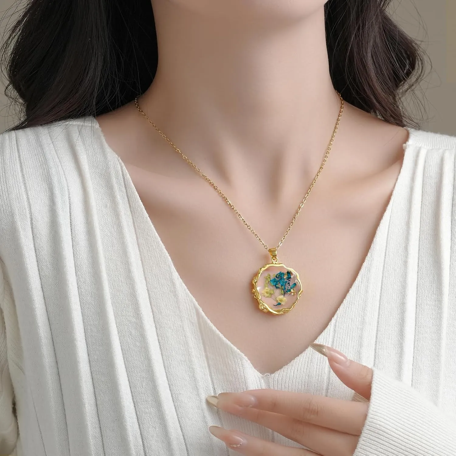 Birth Flower Necklaces for Women,January Month Real Pressed Flower Necklace,Boho-Style Personalized Jewelry,Handmade Floral Pendant,Thoughtful Gift for Christmas,Birthday|18" (Gold)