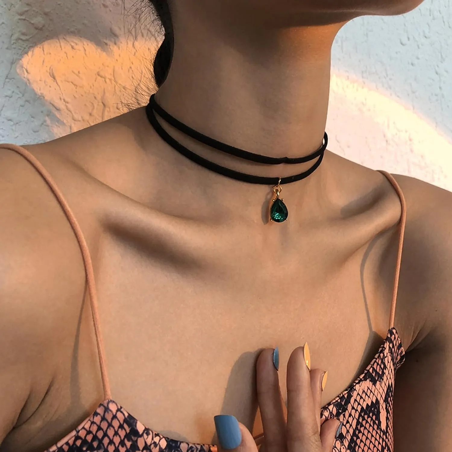 Boho Layered Velvet Choker Necklace Teardrop Emerald Pendant Necklace Black Suede Necklace Gothic Black Collar Necklace Chain Jewelry for Women