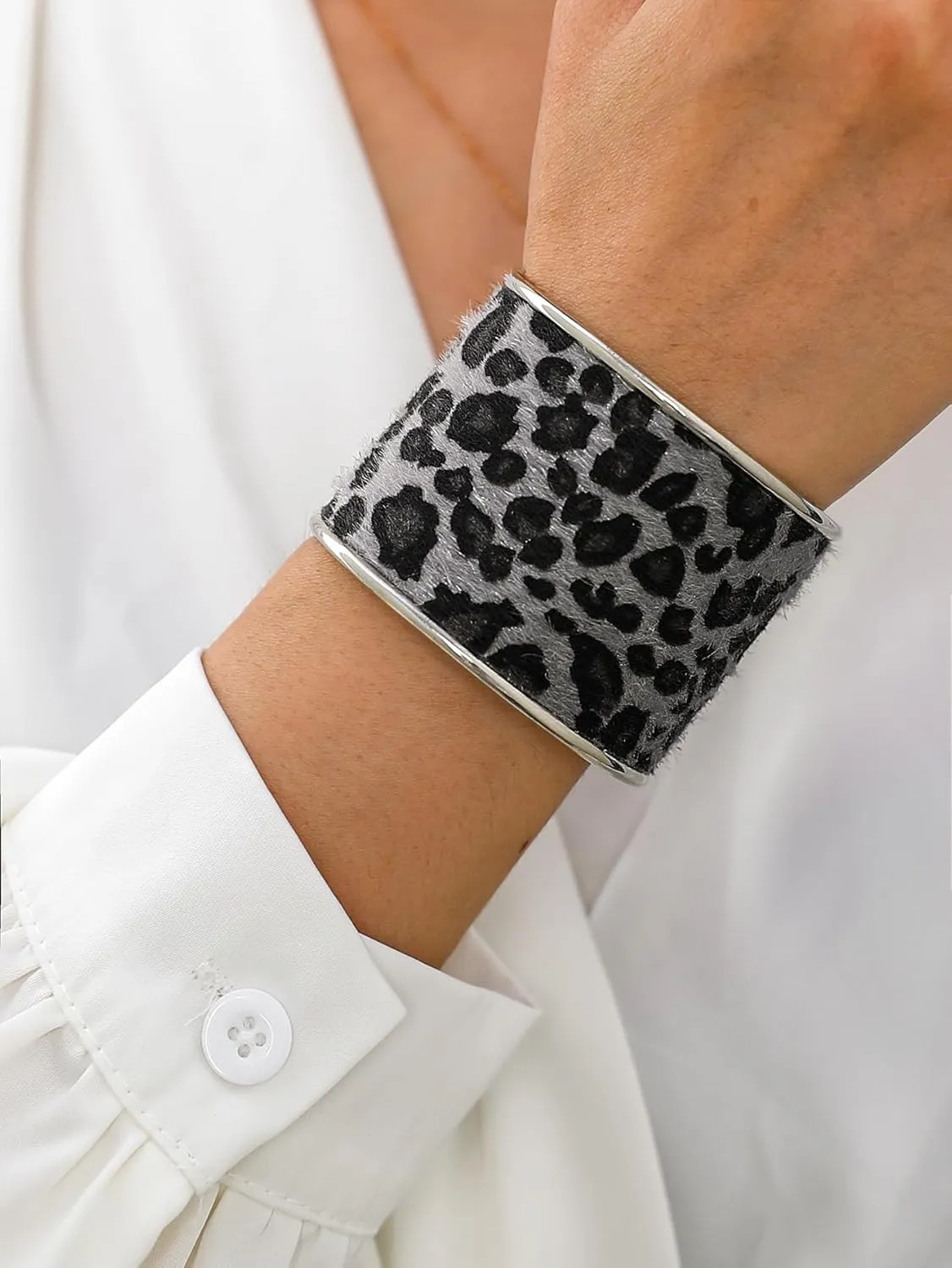 Caiyao Exaggerated Zebra Leopard Print Open Cuff Bracelet Adjustable Wide Gold Silver Leopard Animal Print Cuff Bangle Bracelets Vintage Wide Geometric Wrap Bracelet for Women Party Jewelry Gifts