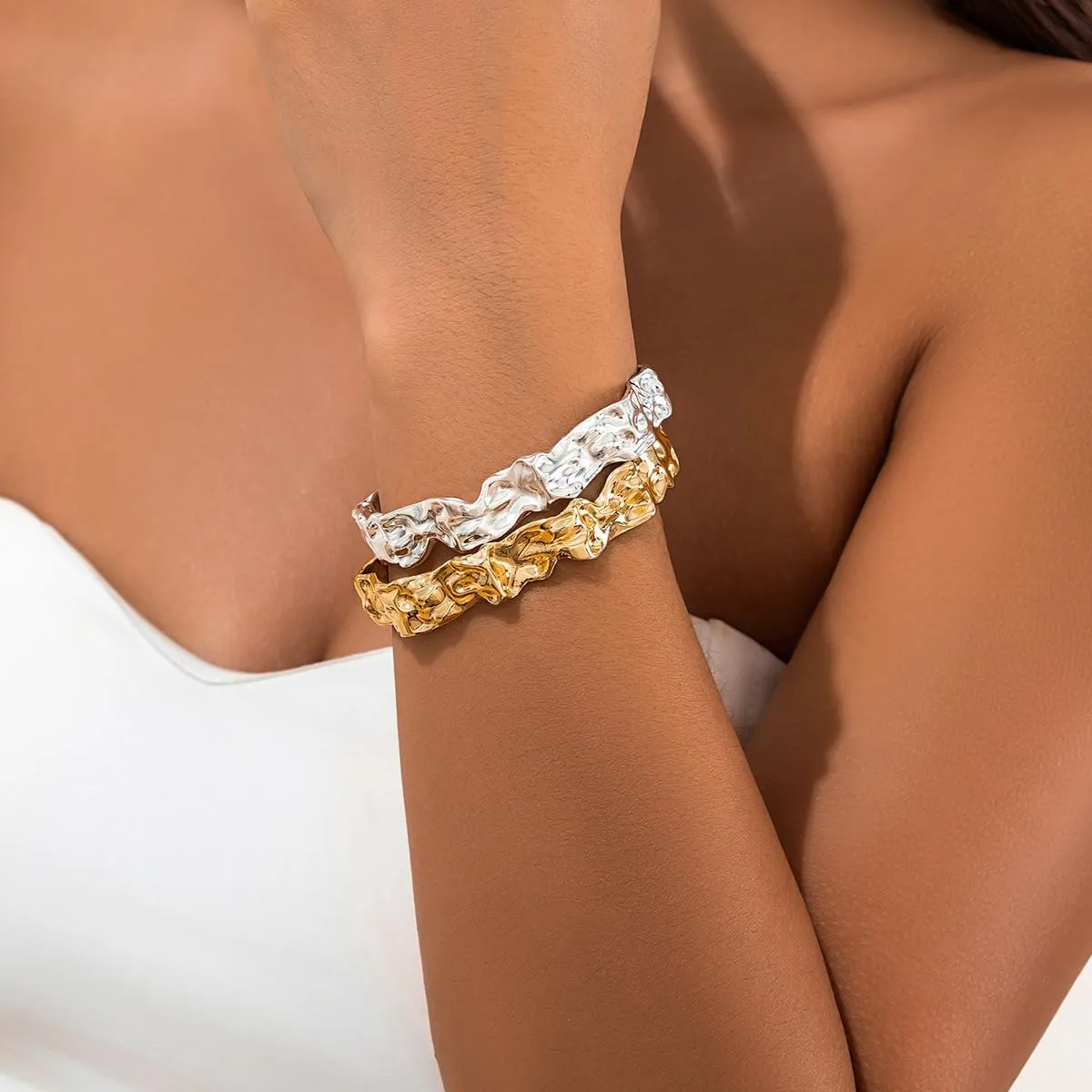 Chunky Gold Silver Plated Bangle Bracelet for Women Minimalist Hammered Textured Cuff Bracelet for Statement Open Bangle Fashion Jewelry