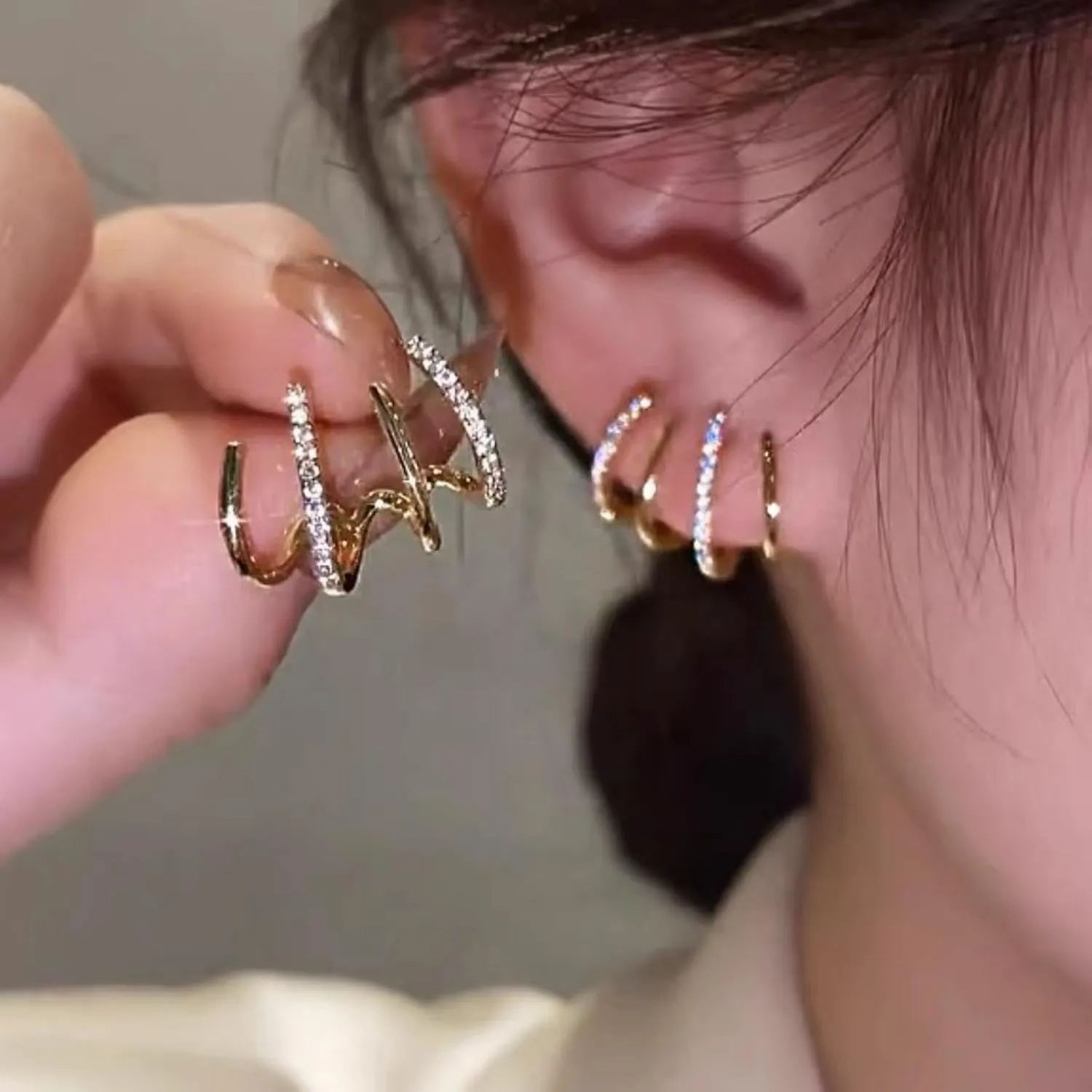 Claw Earrings for Women Gold Plated Claw Earrings Cuff Hoop Earrings for Women Hypoallergenic Ear Wrap Piercing Stud Earrings Trendy Warp Cuff Earrings Dainty Jewelry for Women