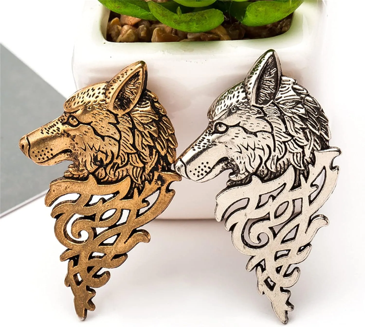 coadipress Vintage Bohemian Wolf Pin Brooch Fashion Animal Dire Wolf Head Coyote Antique Retro Lapel Brooches Badge Men's Suits Buckle Neckwear Accessories