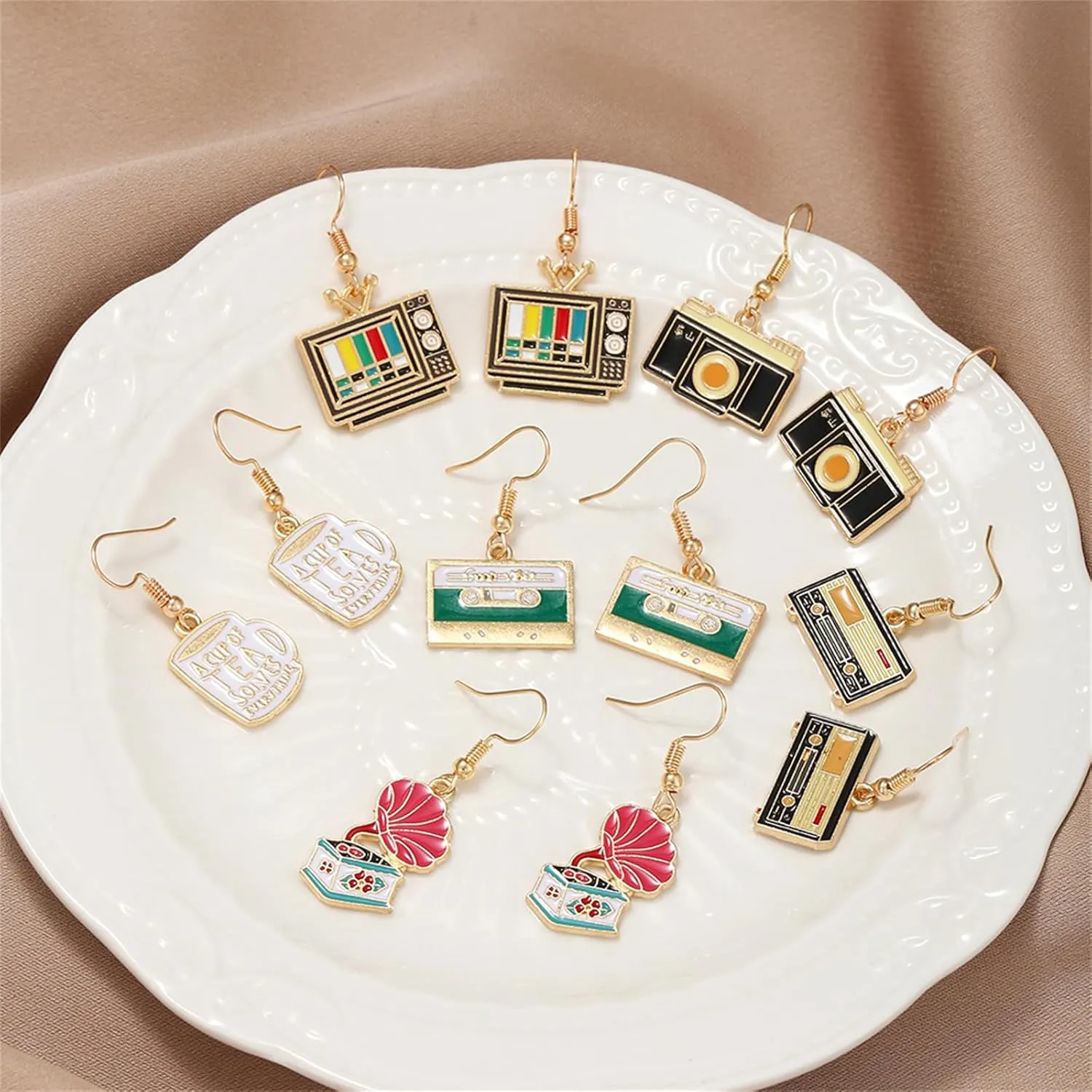 coadipress Vintage Television Earrings Creative Statement Unique TV Dangle Drop Earrings Novelty Jewelry for Women Birthday Gifts