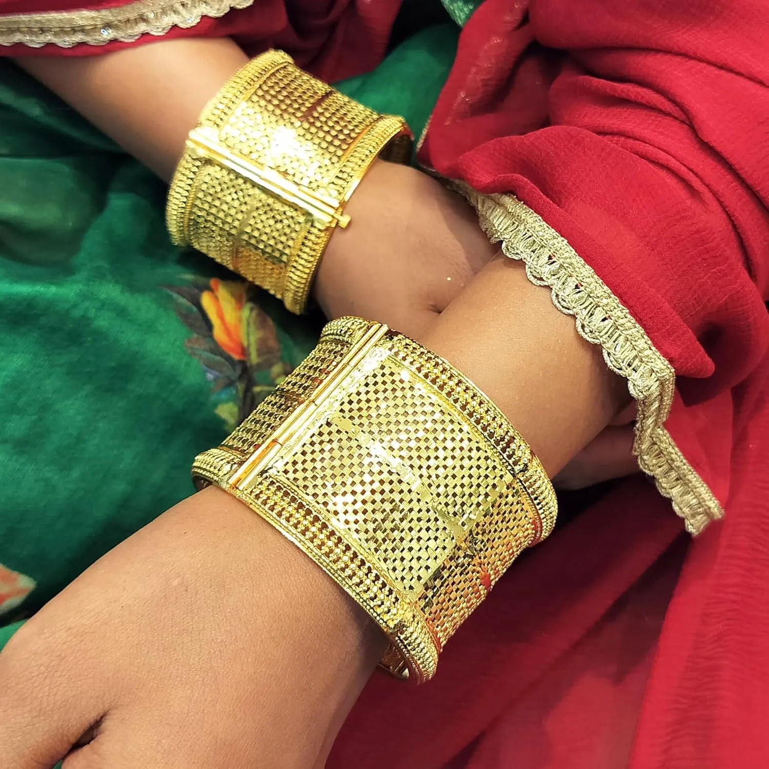 Efulgenz Indian Bangle Set for Women Dubai Style Bangle Set Engraved Filigree Style Hinge Openable Big Broad Bangles Bracelet Indian Bridal Jewelry for Wedding