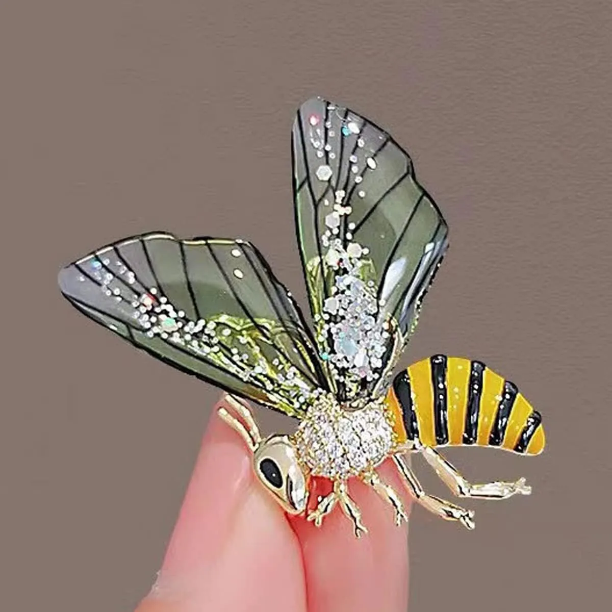 Honey Bee Brooches Pins for Woman Girls,Vintage Elegant Insect Brooch Alloy Zircon Bee Brooch Pin Clothing Accessory Jewelry Gift