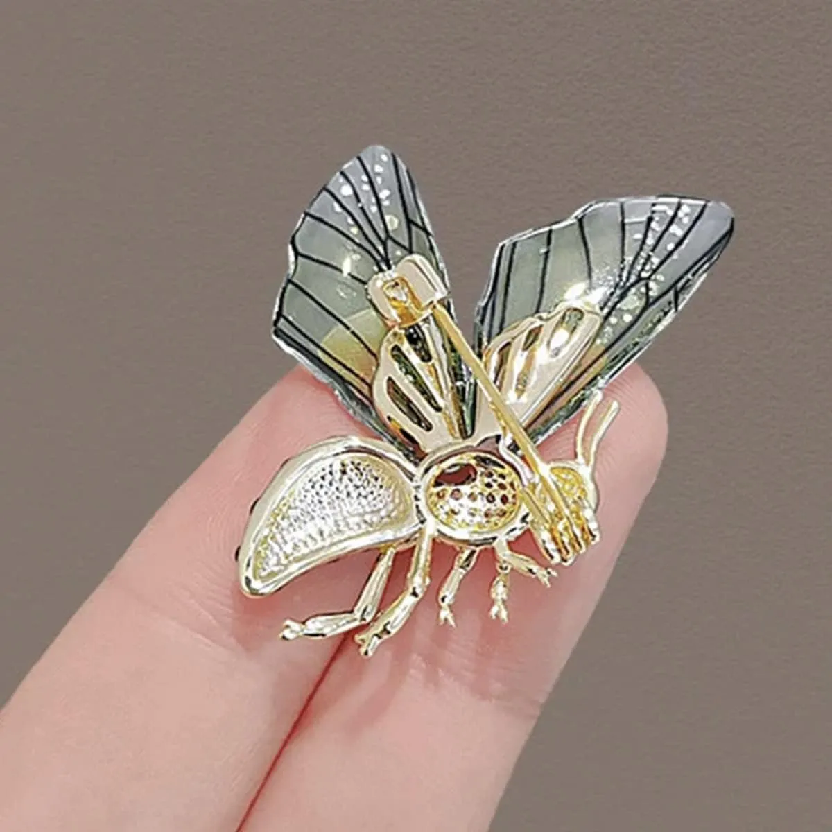 Honey Bee Brooches Pins for Woman Girls,Vintage Elegant Insect Brooch Alloy Zircon Bee Brooch Pin Clothing Accessory Jewelry Gift