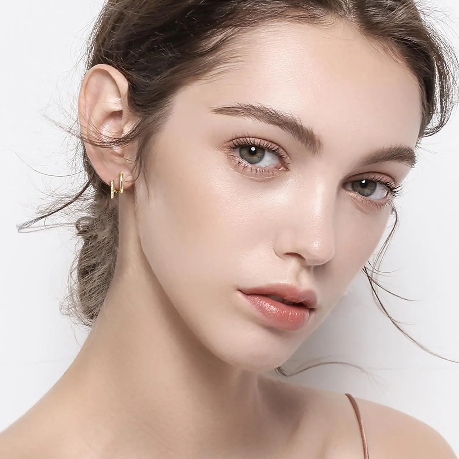 Moissanite Split Hoop Huggie Earrings for Women,18K White Gold Plated 925 Sterling Silver Small Simple Stud Earring, D-E Color VVS1 Clarity Brilliant Diamond Hypoallergenic Everyday Jewelry with Certificate
