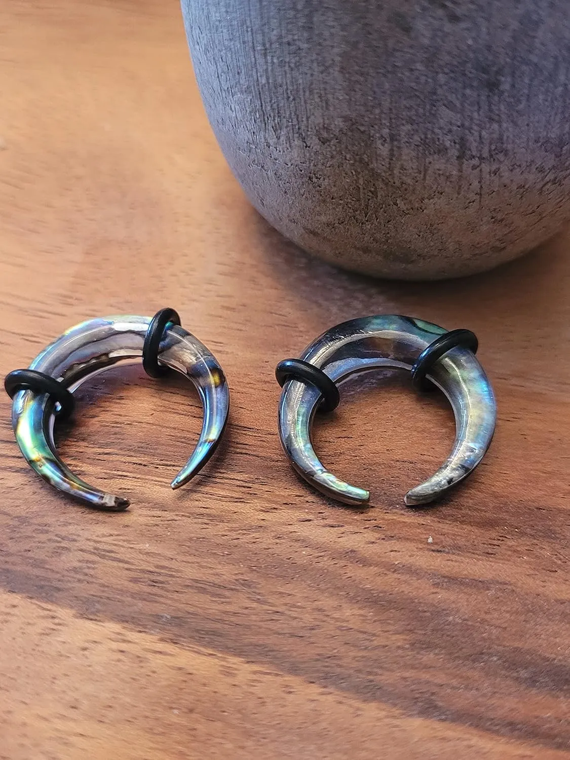 Pair Abalone Shell Pinchers Horseshoes 00g 0g 2g 4g 6g 8g Ear Plugs Tunnels Tapers Gauges Hangers Septum