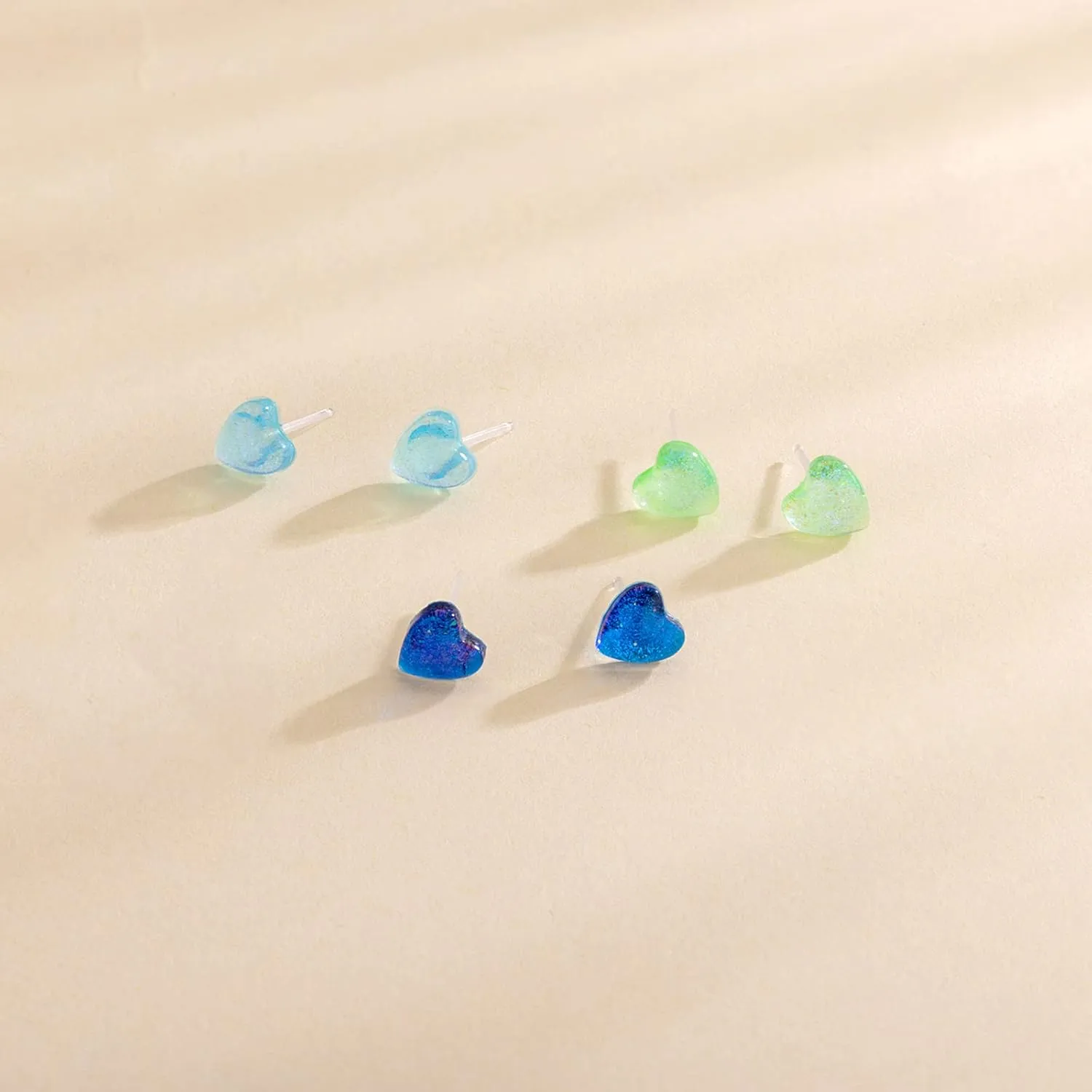 Plastic Earrings, KMEOSCH 2 Pairs Plastic shiny heart Studs Earrings for Sensitive Ears