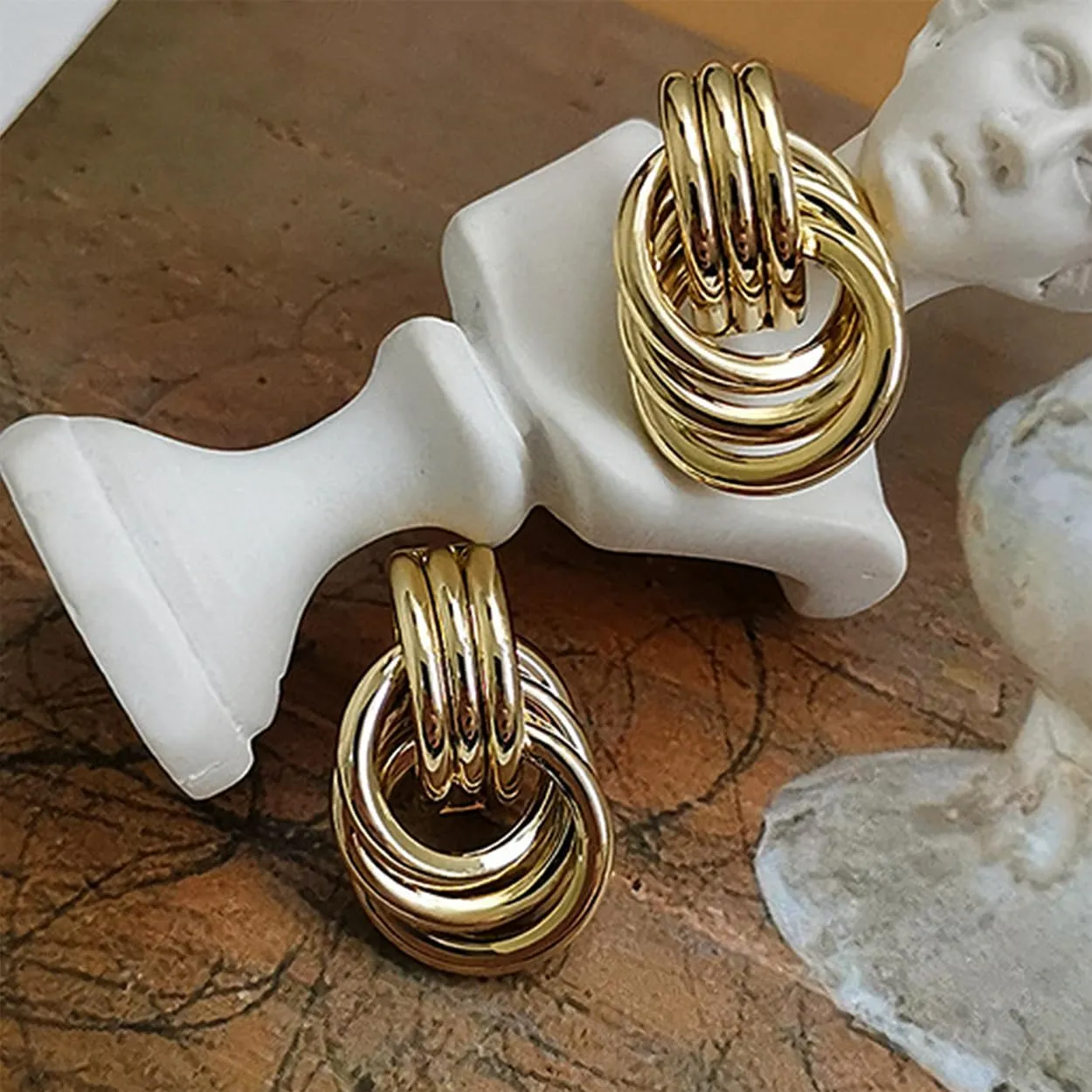 Sonateomber Statement Pearl Twisted Dangle Drop Earrings for Women - Chunky Vintage Geometric Earing Hypoallergenic Everyday Prom Wedding Fashion Jewelry Gifts
