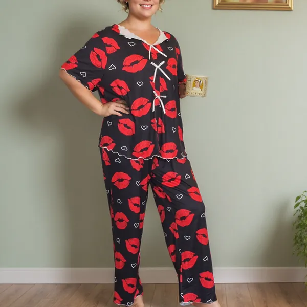 Women's Black Knitted Pajama Set with Lip Print Soft. طقم بيجامة نسائية سوداء محبوكة بطبعة شفاه، ملابس مريحة